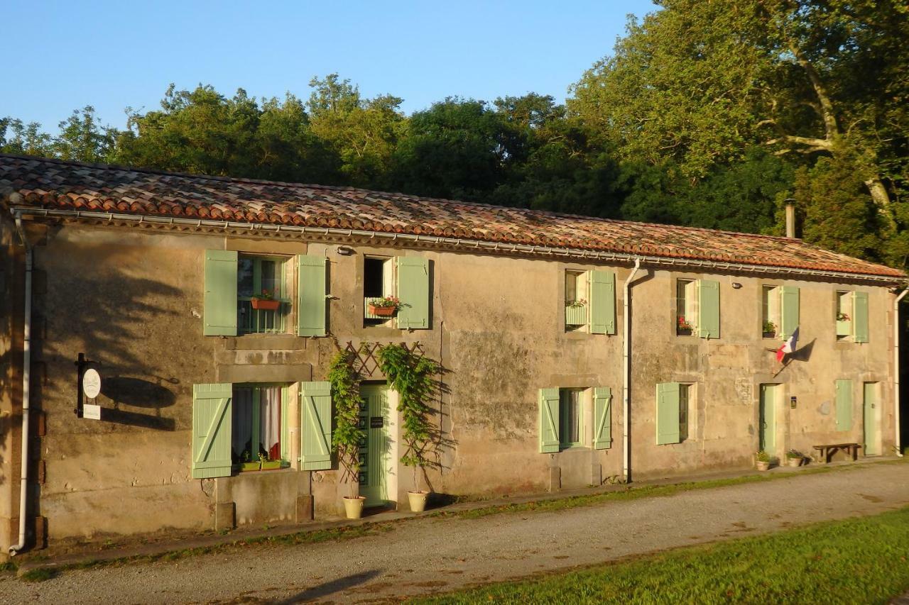 La Bonne Planque - Maison Eclusiere De La Planque Mas-Saintes-Puelles Luaran gambar